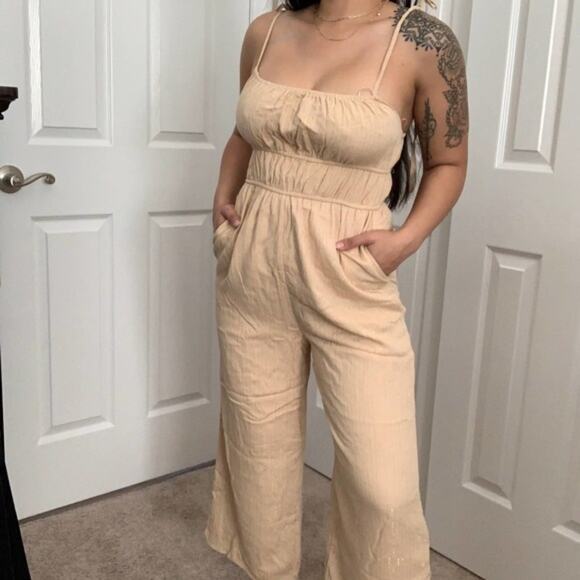 Le‎ Lis Cream Gold wide leg jumpsuit size medium Boutique Spring summer - Picture 1 of 9